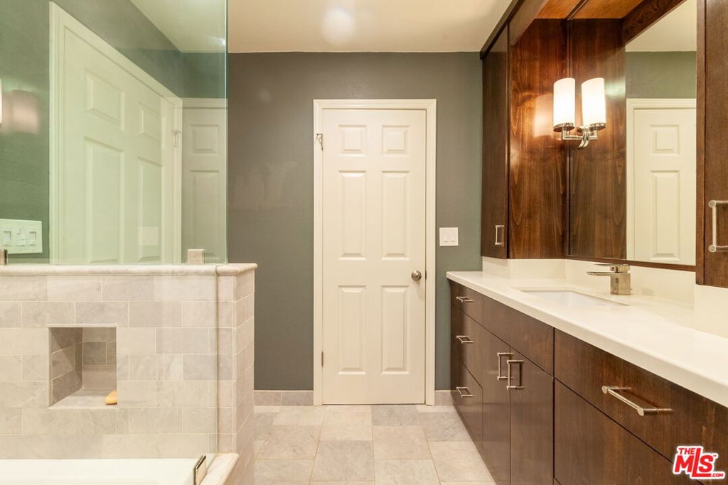 1400 Caddington Drive