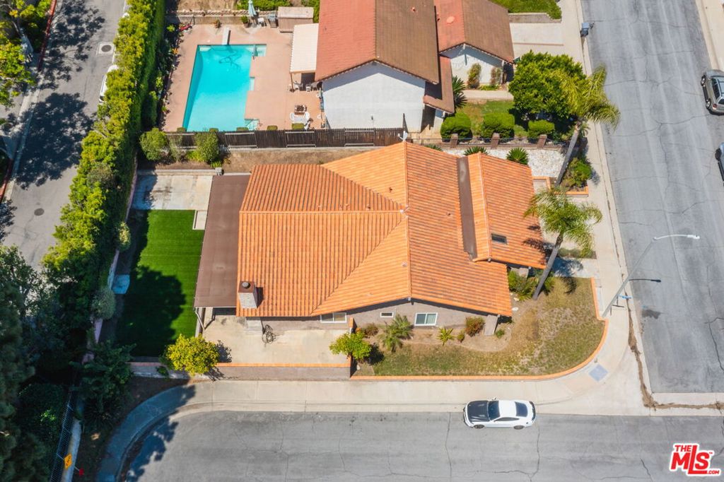 1400 Caddington Drive