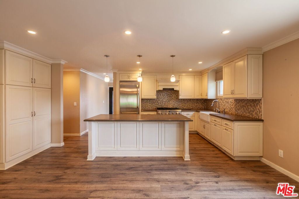 1400 Caddington Drive