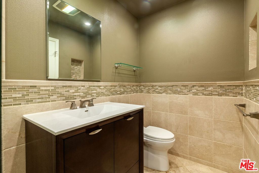 1400 Caddington Drive