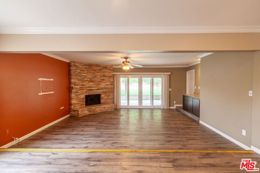 1400 Caddington Drive