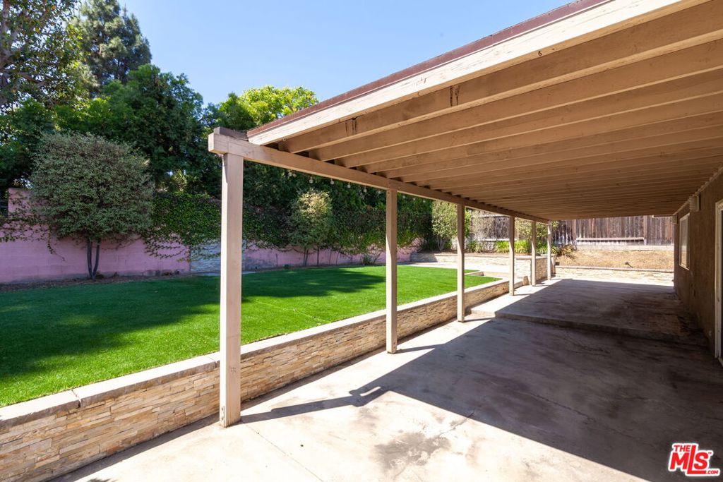 1400 Caddington Drive