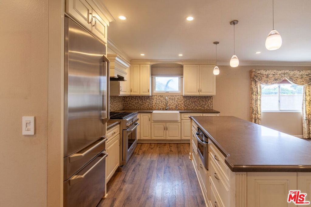 1400 Caddington Drive