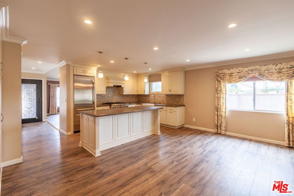 1400 Caddington Drive