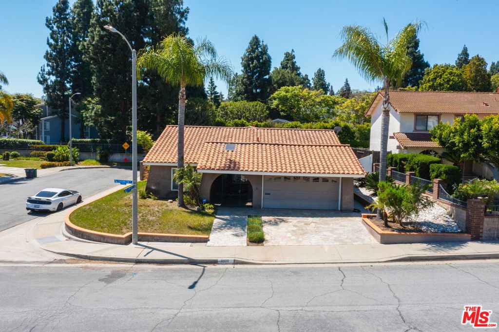 1400 Caddington Drive