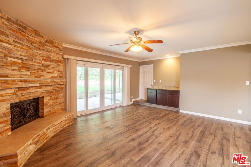 1400 Caddington Drive