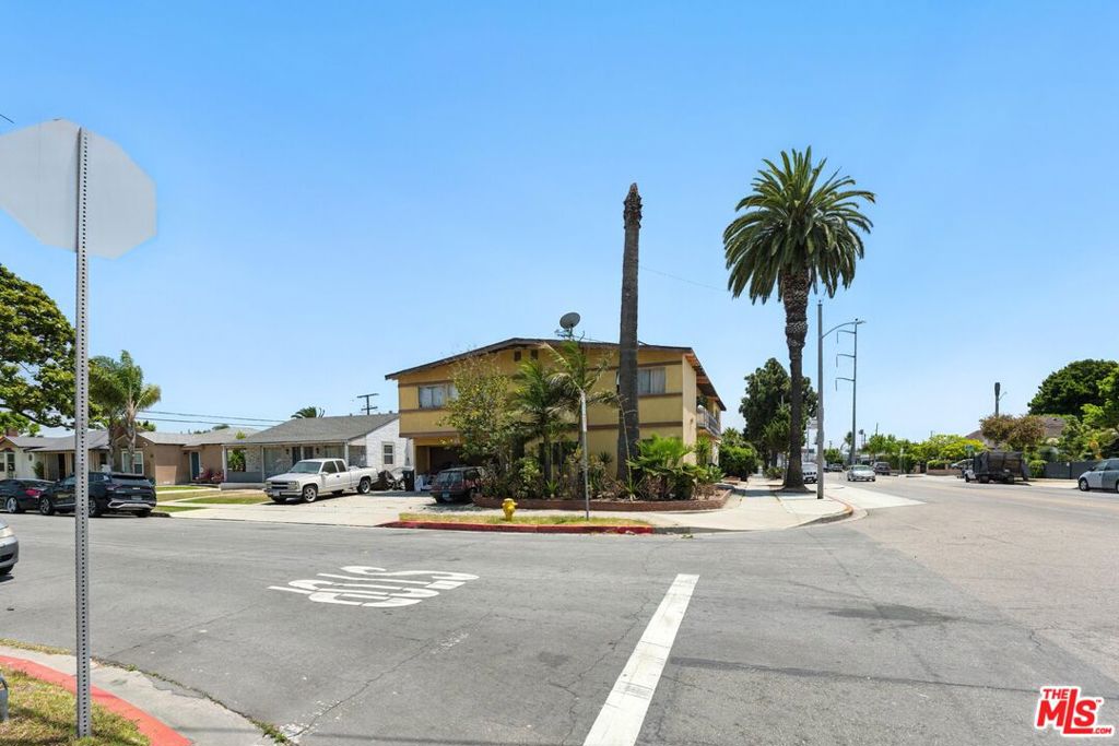 1100 S Inglewood Avenue