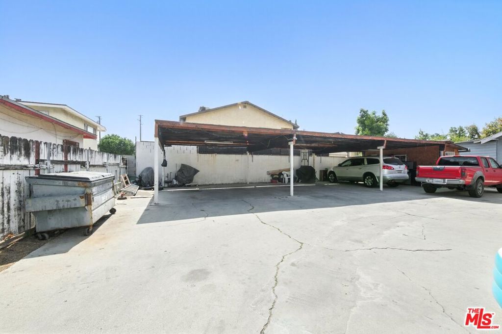 2458 Tamora Avenue