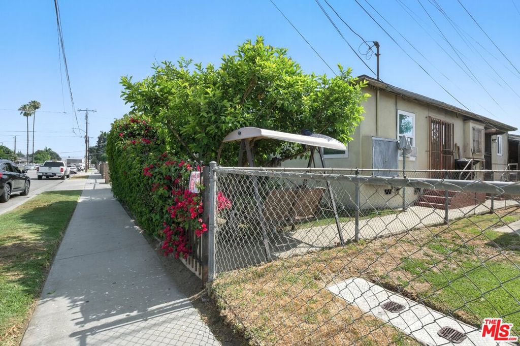 2458 Tamora Avenue