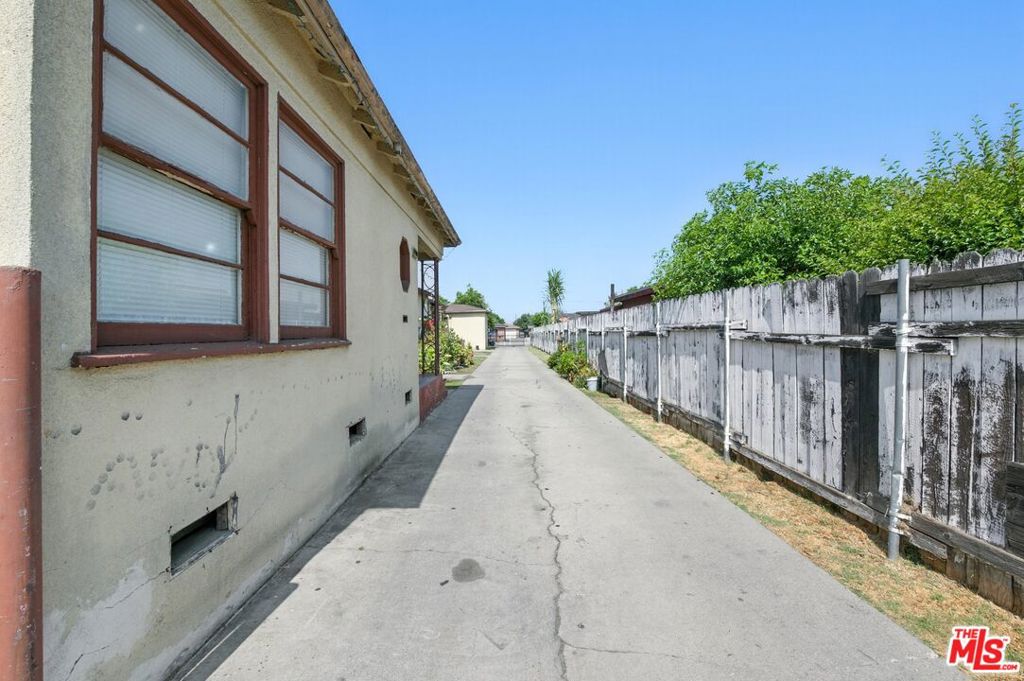 2458 Tamora Avenue