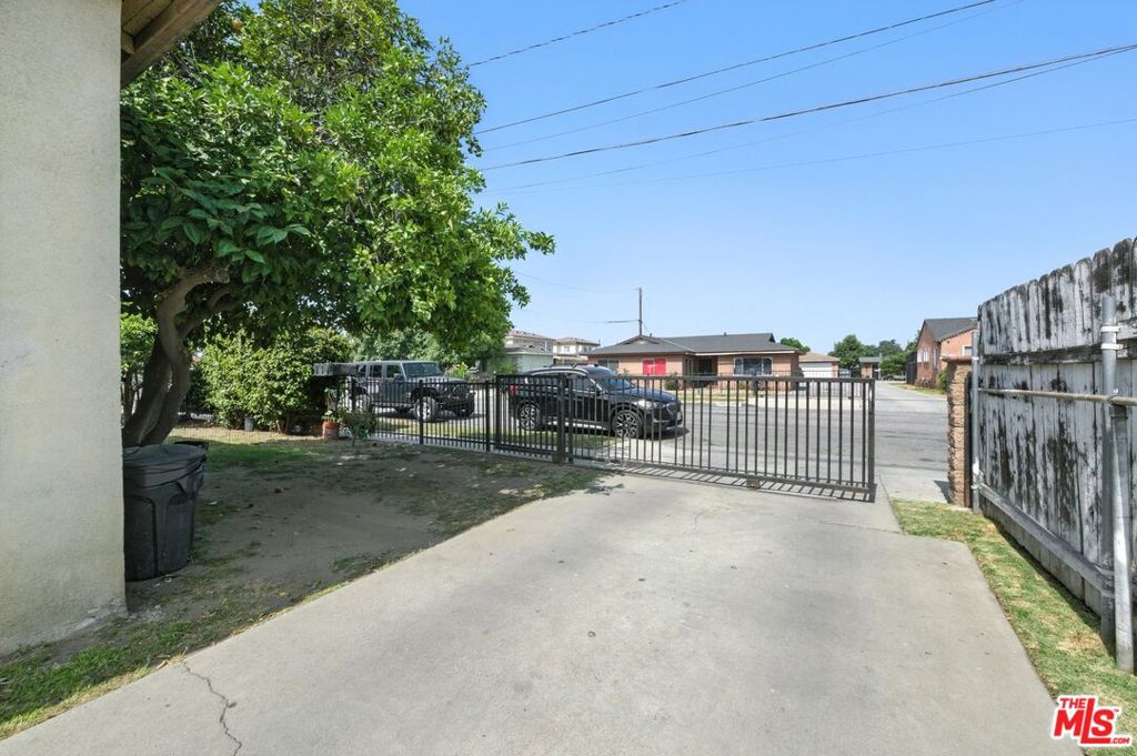 2458 Tamora Avenue