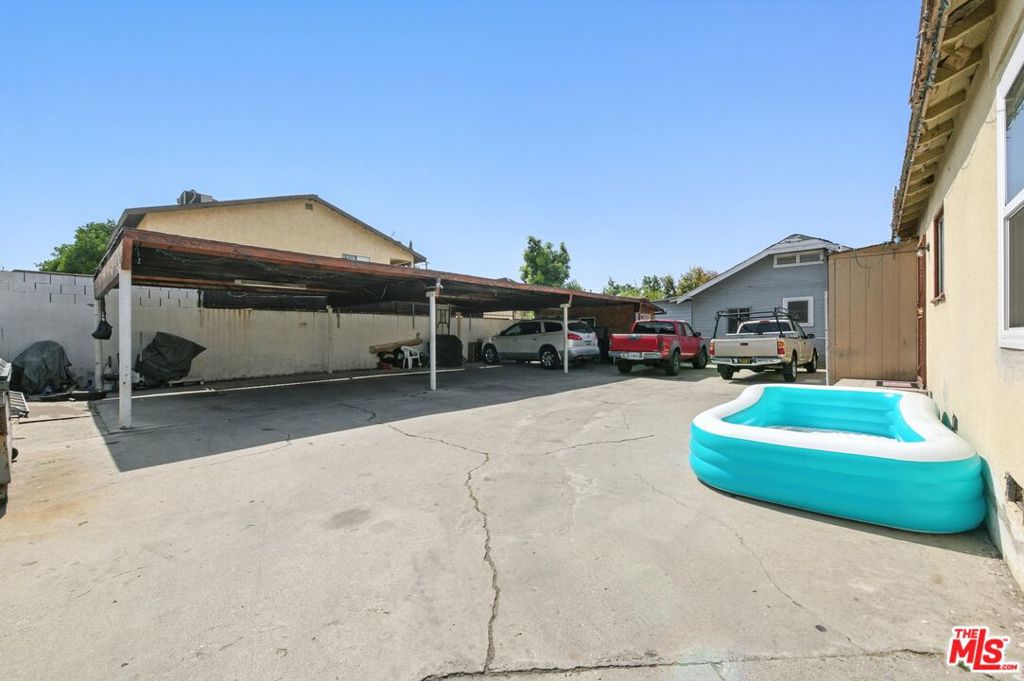 2458 Tamora Avenue
