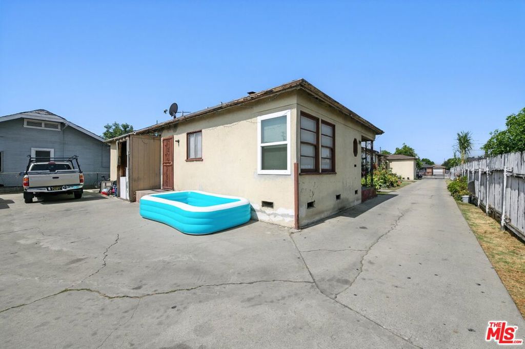 2458 Tamora Avenue