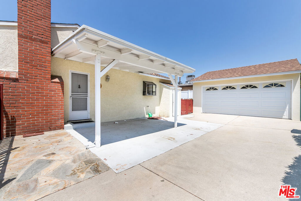 1719 Camulos Avenue