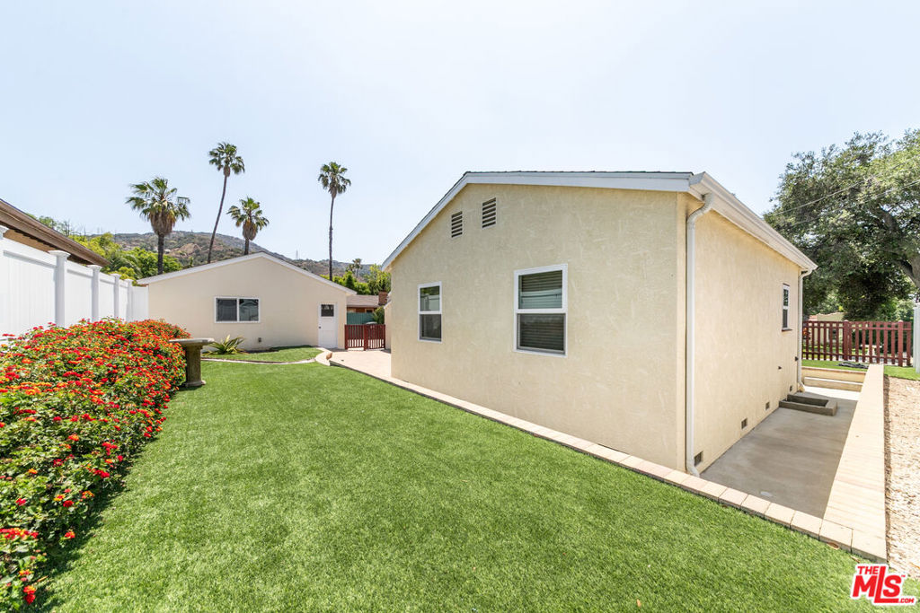 1719 Camulos Avenue