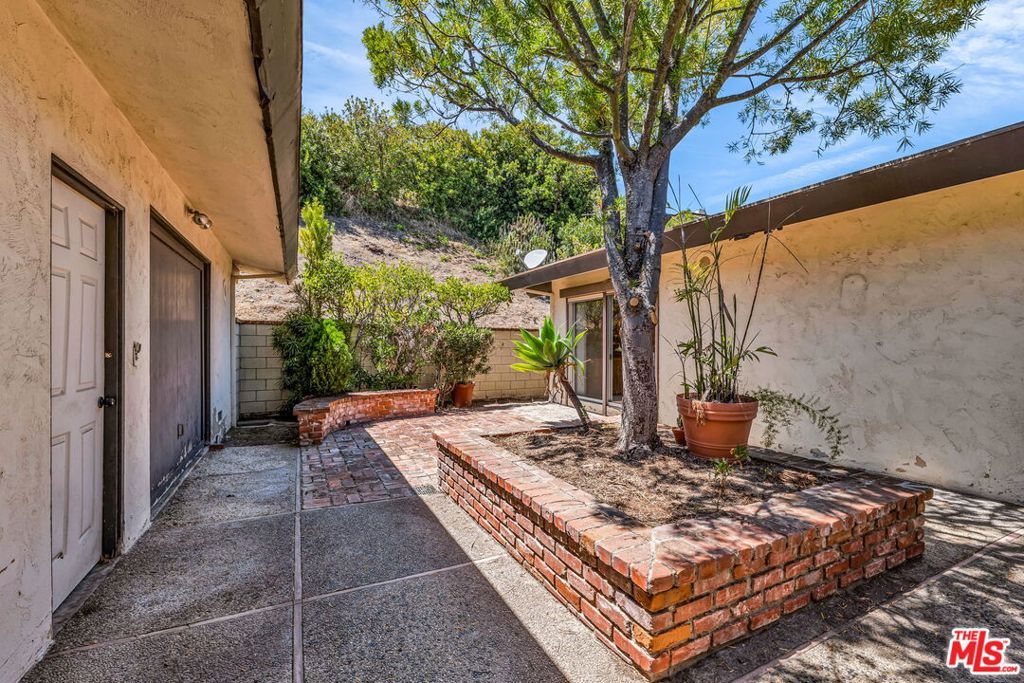 29857 Knoll View Drive