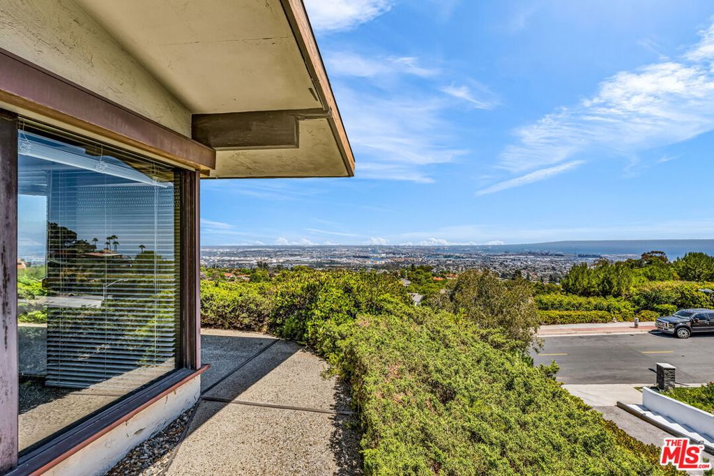 29857 Knoll View Drive