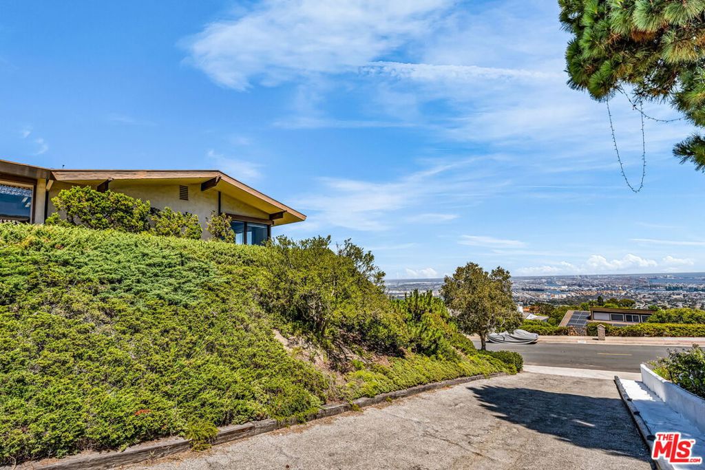 29857 Knoll View Drive