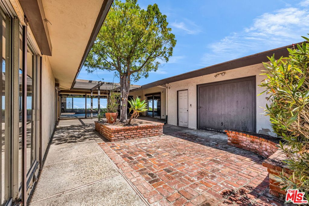 29857 Knoll View Drive