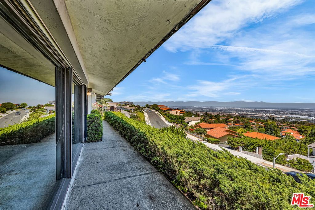 29857 Knoll View Drive