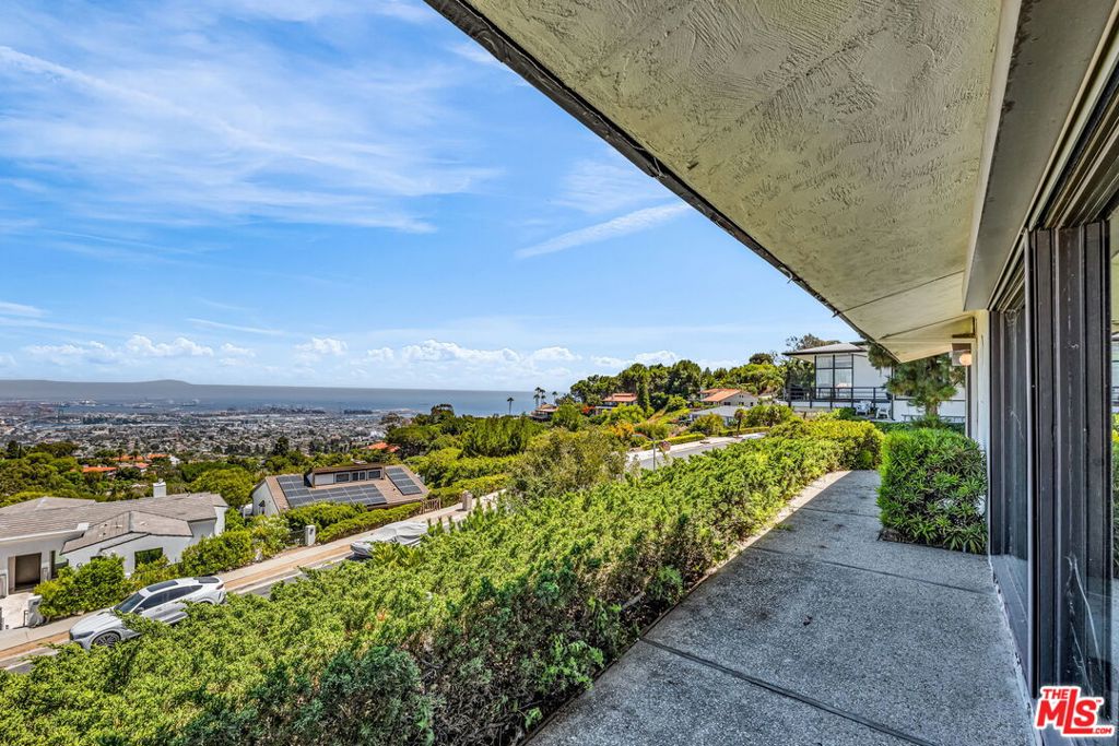 29857 Knoll View Drive