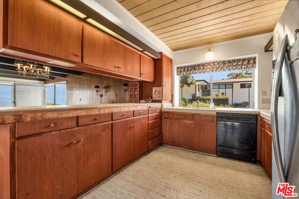 29857 Knoll View Drive