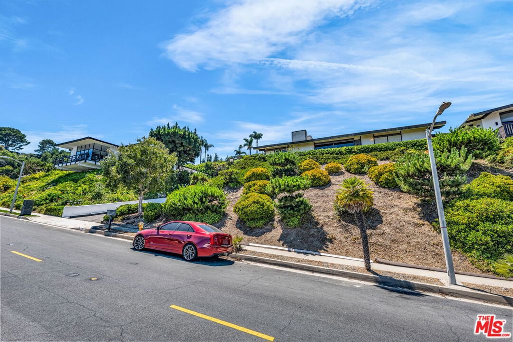 29857 Knoll View Drive