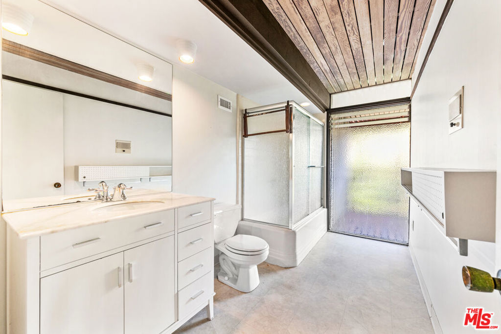 6178 Rodgerton Drive