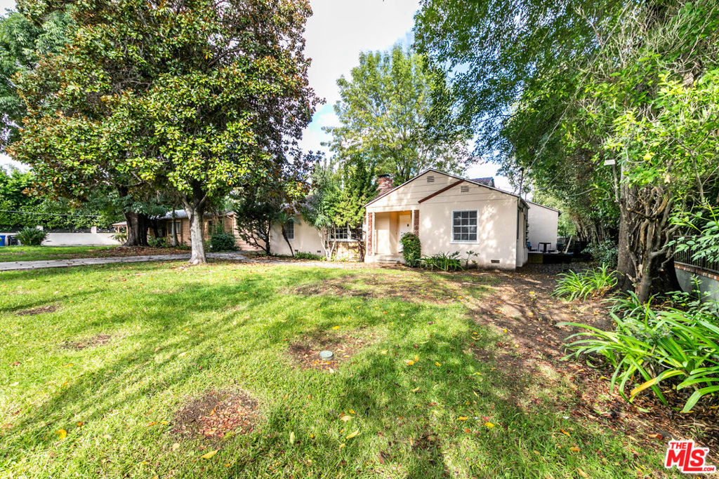 15217 Greenleaf Street