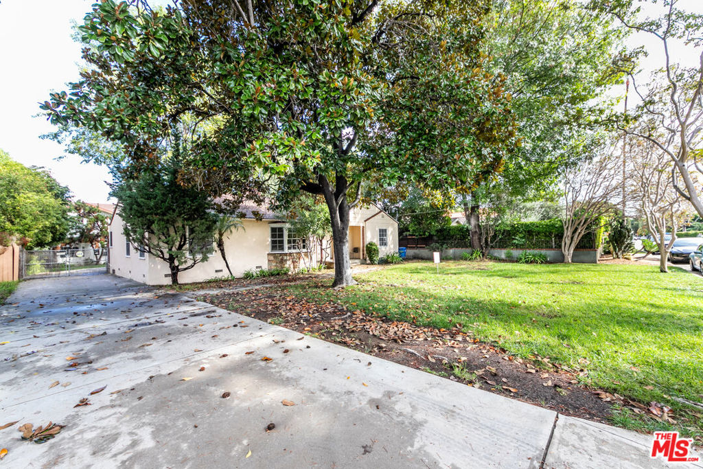 15217 Greenleaf Street