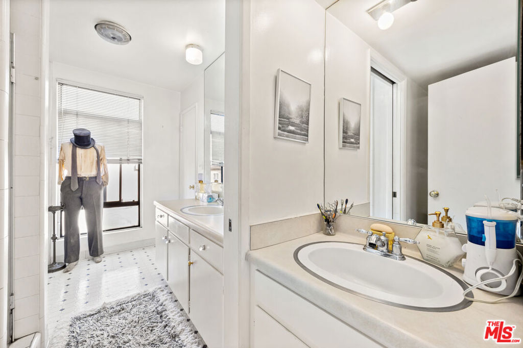 10396 Almayo Avenue 5