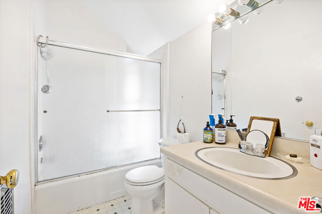 10396 Almayo Avenue 5