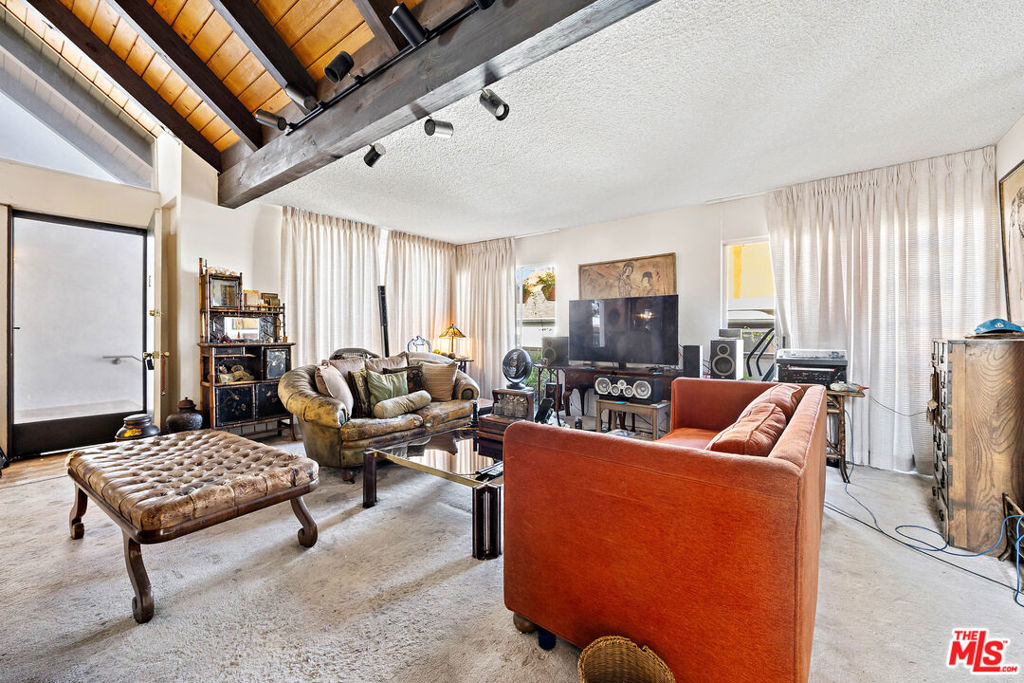 10396 Almayo Avenue 5