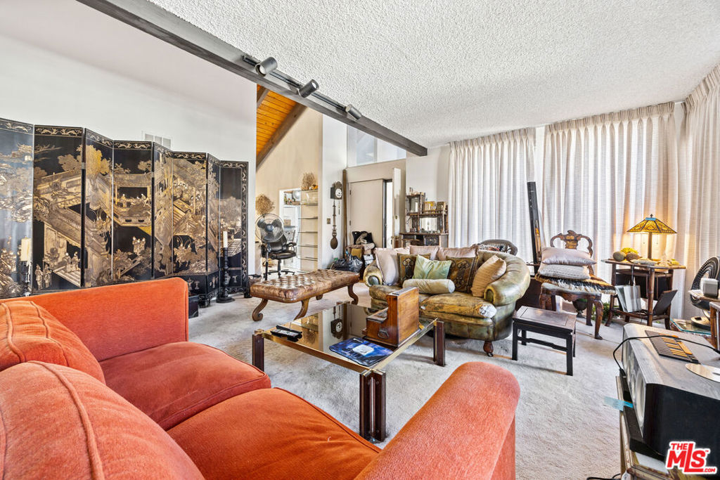 10396 Almayo Avenue 5