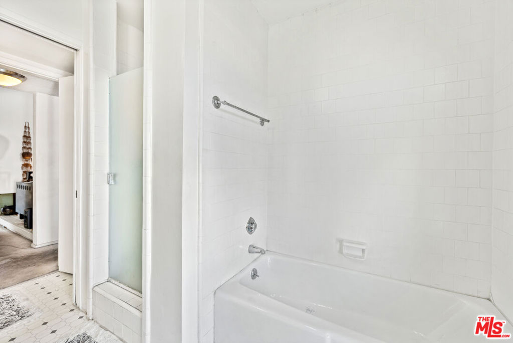 10396 Almayo Avenue 5