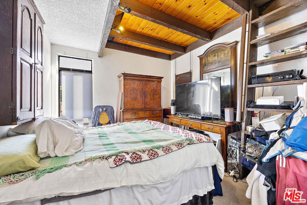 10396 Almayo Avenue 5