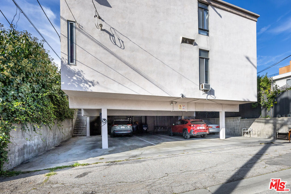 10396 Almayo Avenue 5