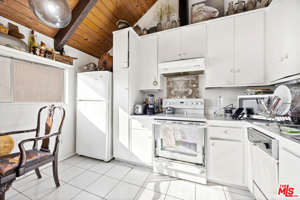 10396 Almayo Avenue 5