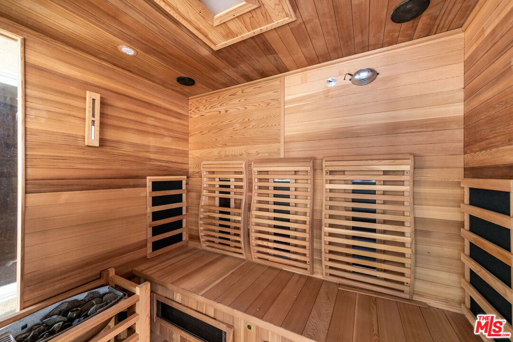 8422 Glencrest Drive