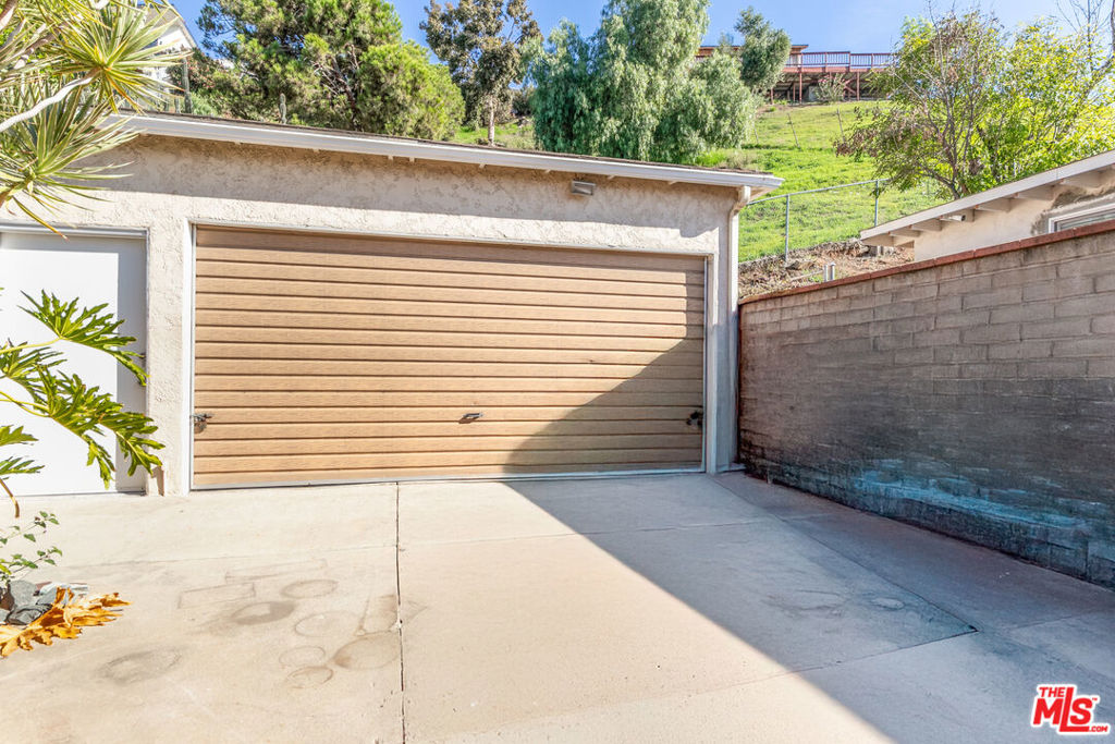 8422 Glencrest Drive