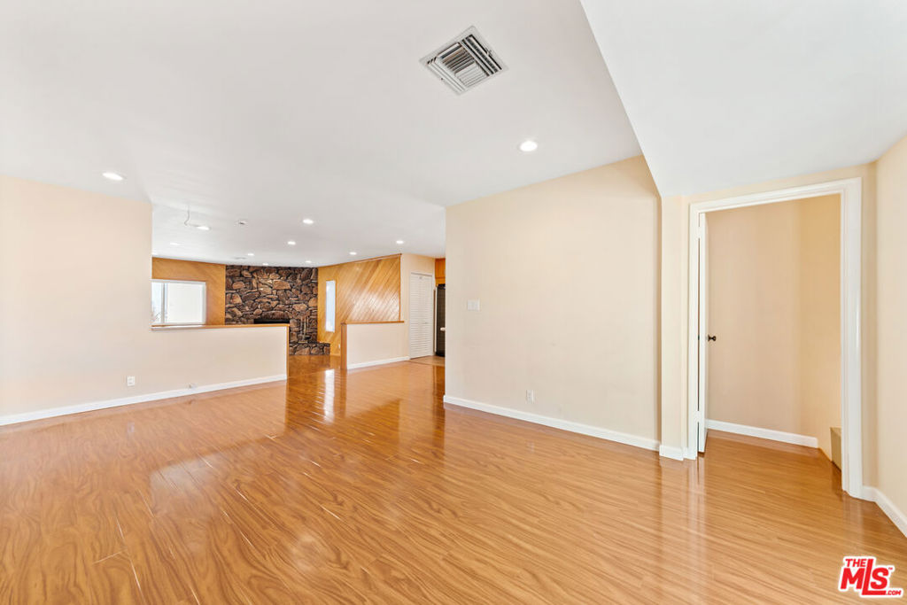 8422 Glencrest Drive