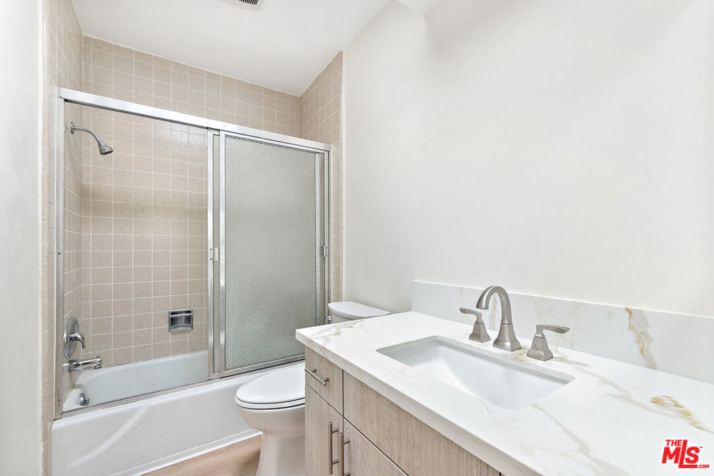 8900 Alto Cedro Drive