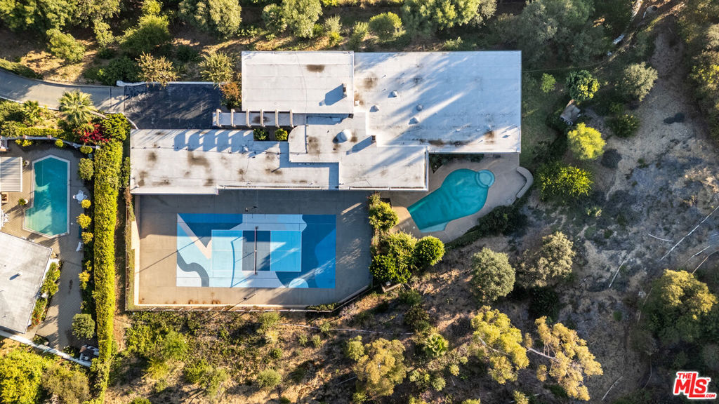 8900 Alto Cedro Drive