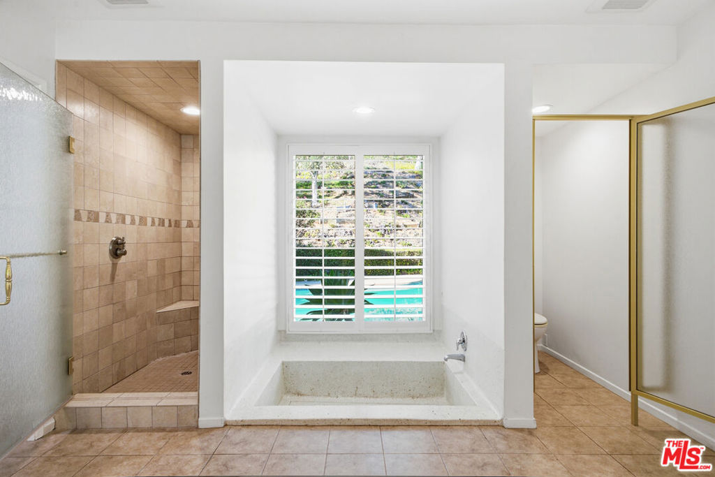 8900 Alto Cedro Drive