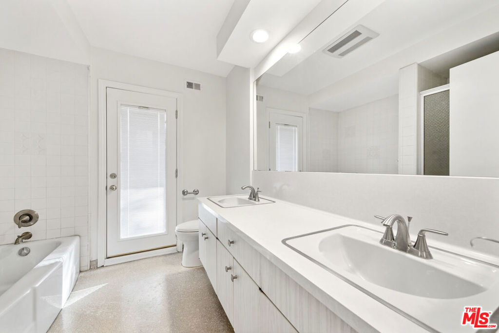 8900 Alto Cedro Drive