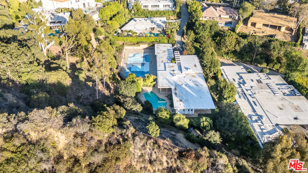 8900 Alto Cedro Drive