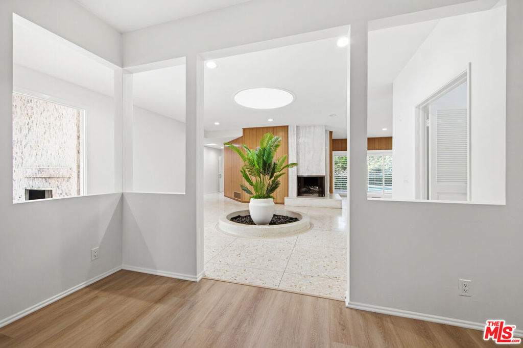 8900 Alto Cedro Drive