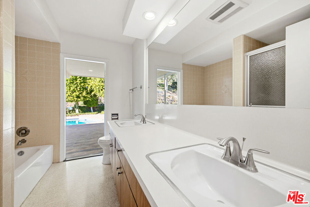 8900 Alto Cedro Drive