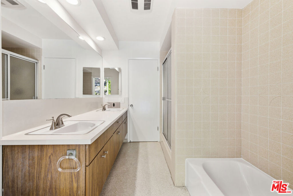 8900 Alto Cedro Drive