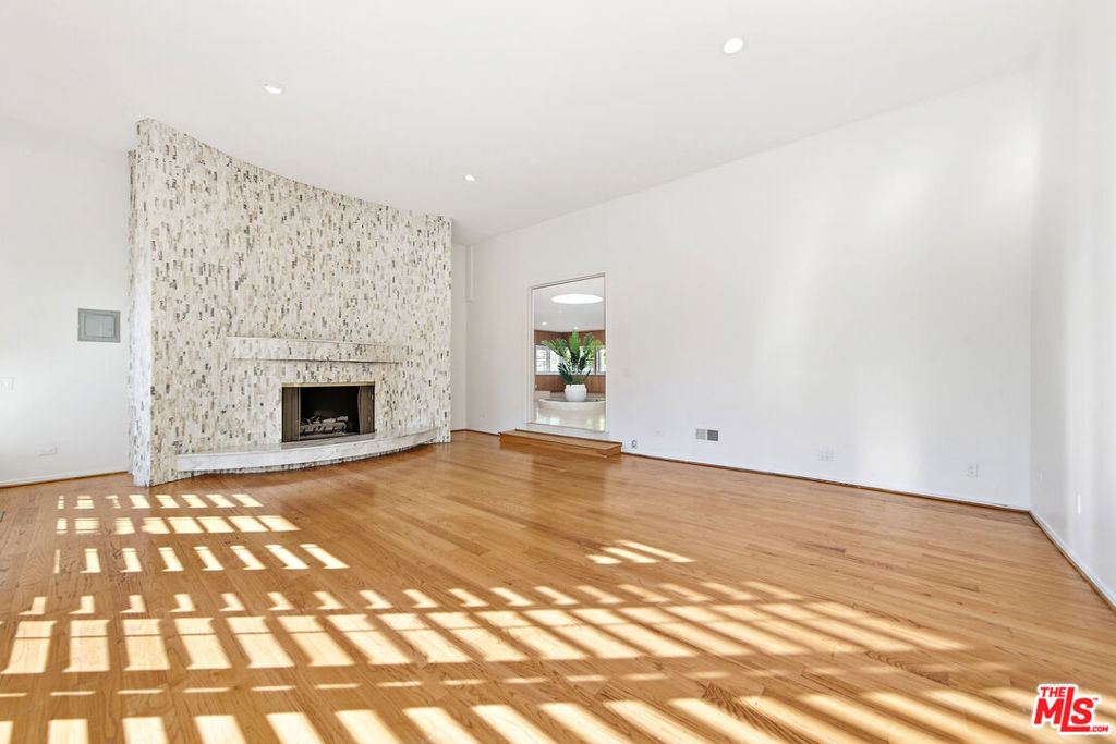 8900 Alto Cedro Drive